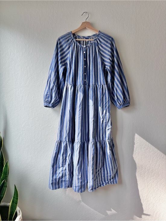 Old Navy Dresses & Skirts - Old navy blue & white striped all day maxi dress women’s large coastal grandma